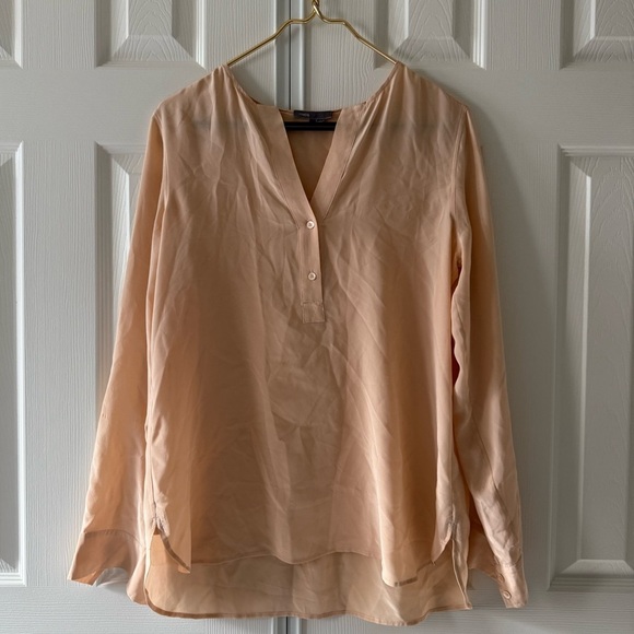 Vince Designer Light Peach V-Neck Women's Long Sleeve Silk Blouse Size 10 - Picture 1 of 4